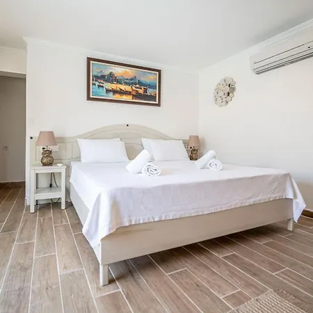 Lunas Alacati